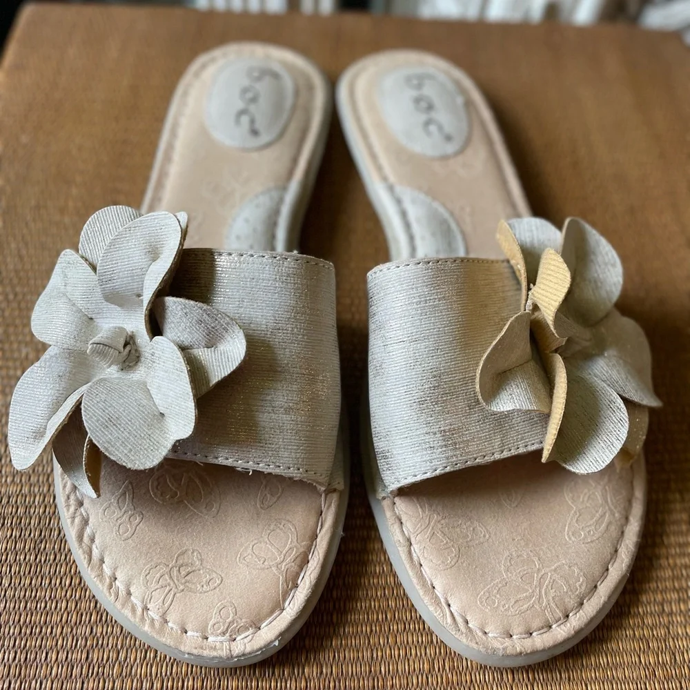 Born beige flat Sandals flower top Womens 9M - Picture 2 of 7